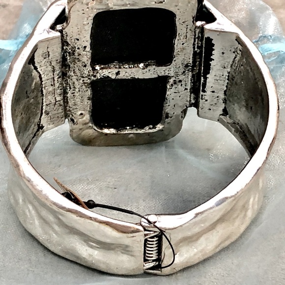 “Solid and Bold” silvertone hammered finish bangle - Picture 6 of 7